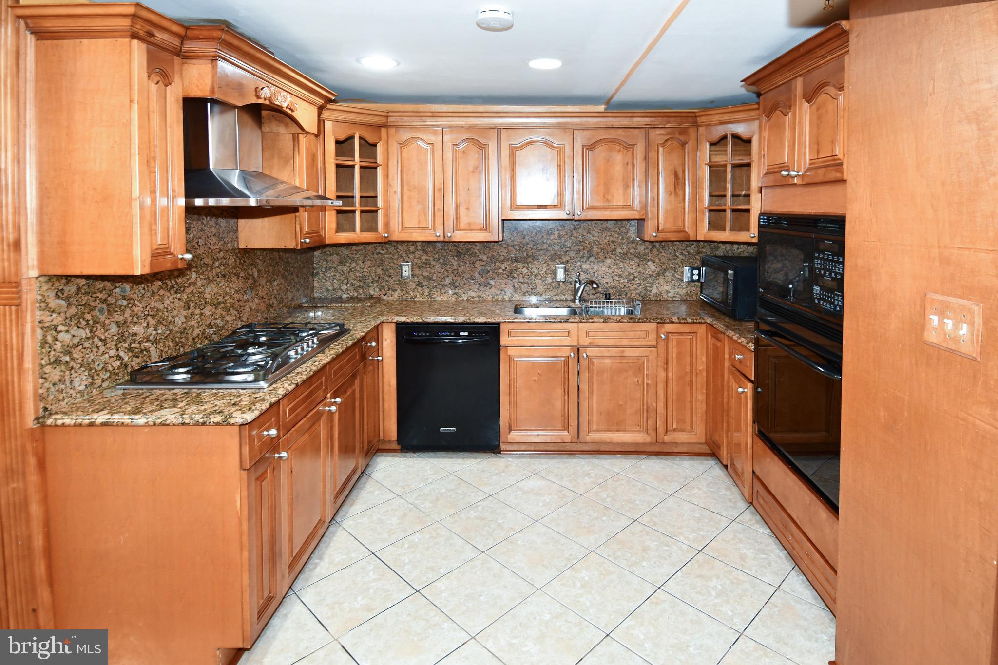 14528 Fairdale Road Silver Spring, MD 20905 - Photo 50 of 62 kitchen/bar lower