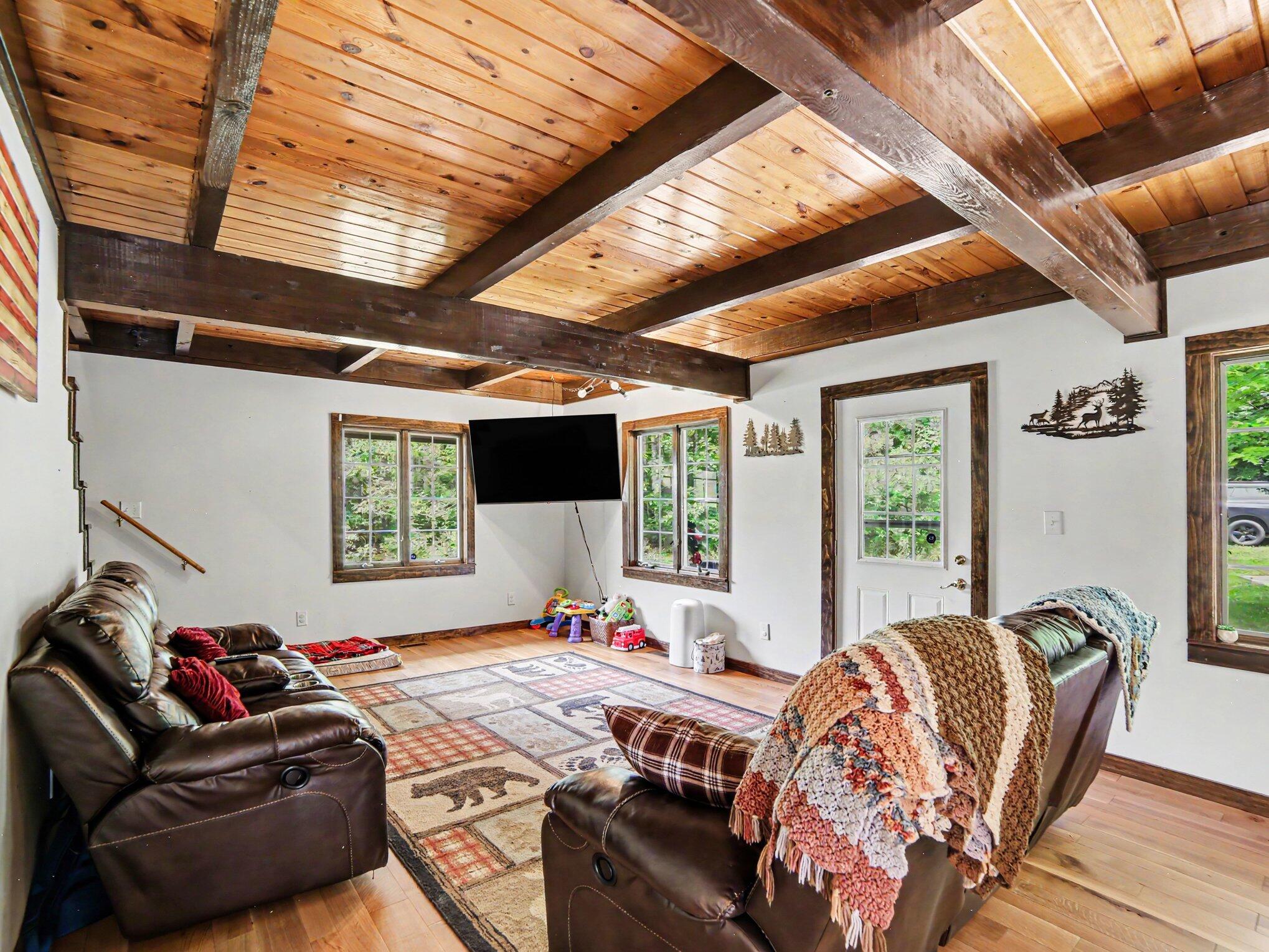 6945 West Shelby Road Shelby, MI 49455 - Photo 11 of 45 Living Room