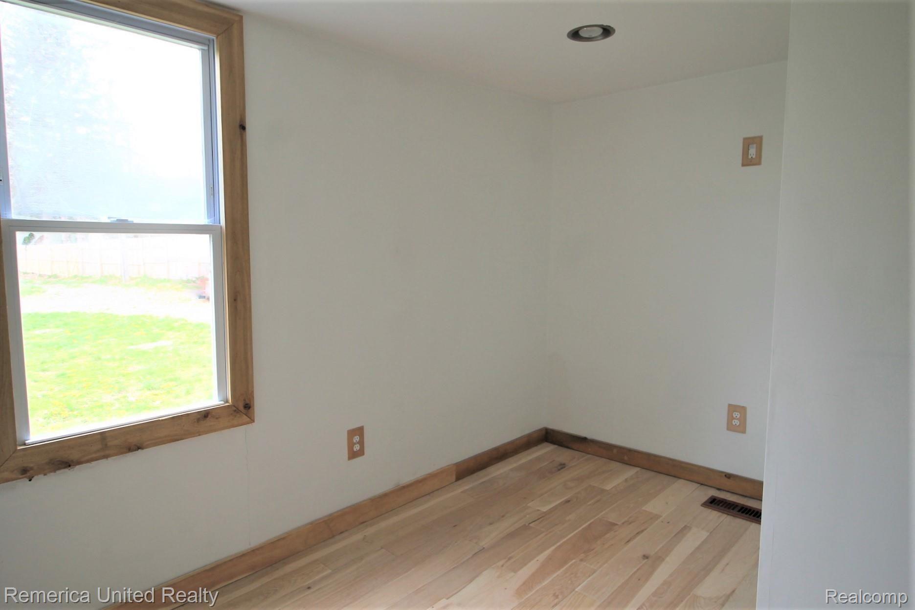8230 Hyne Road Brighton, MI 48114 - Photo 17 of 27 IMG_2420.JPG