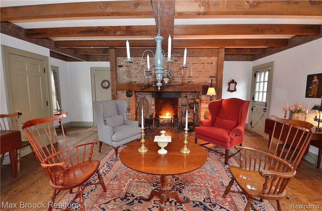 Living Room w/Plank Floors