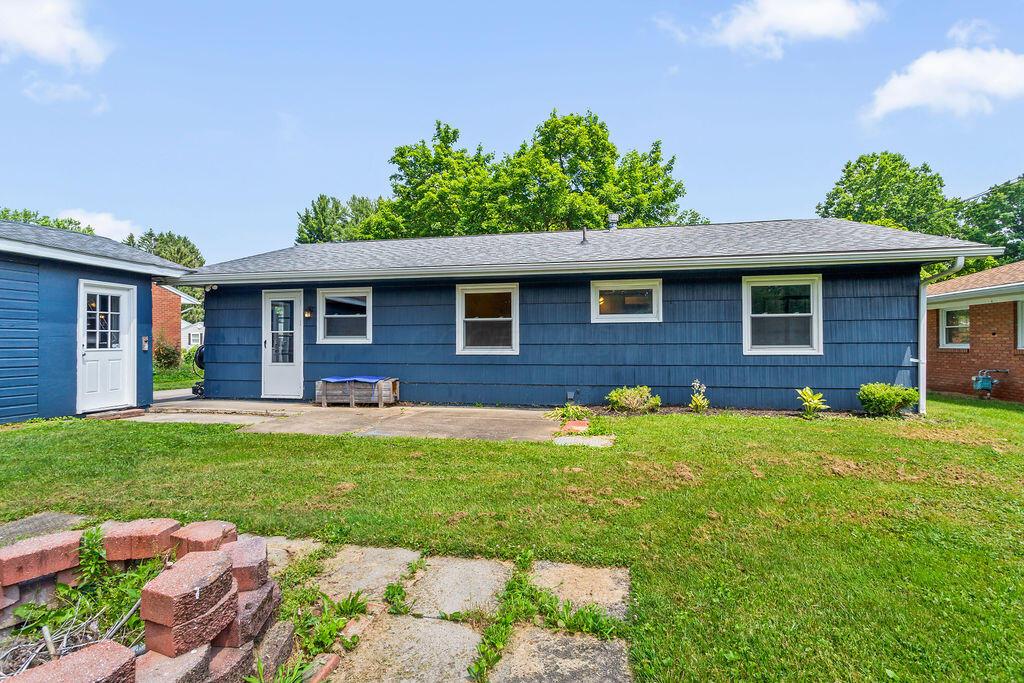 209 Hanover Road Lexington, OH 44904 - Photo 8 of 28 209HanoverRoad_Hommati102(8)