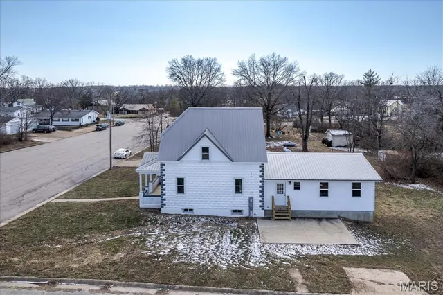 $259,000 | 701 South 2nd Street, Owensville, MO 65066