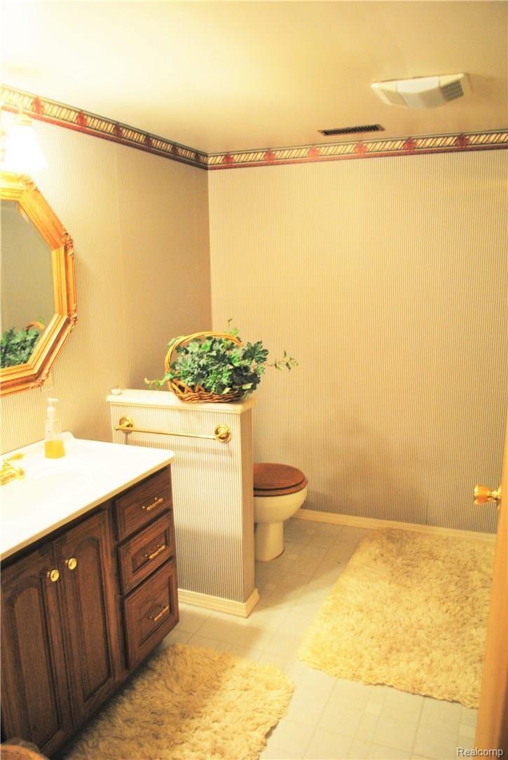 2432 North Fairview Lane Rochester, MI 48306 - Photo 22 of 26 Full Bath - Basement