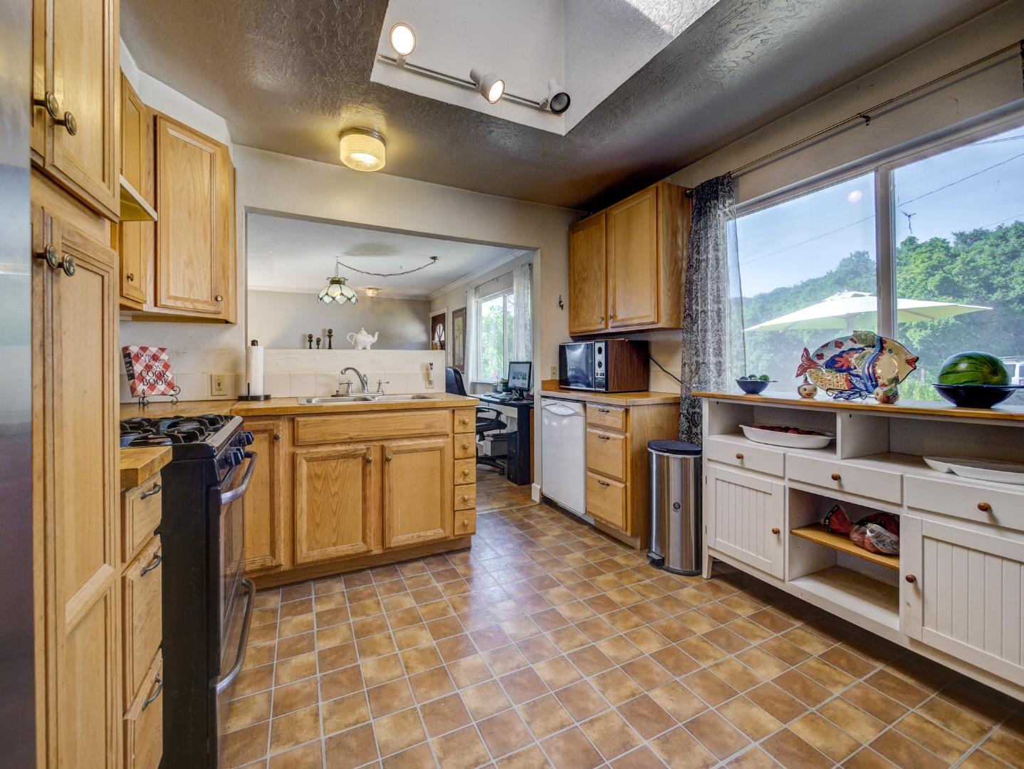 194 Hidden Valley Road Watsonville, CA 95076 - Photo 12 of 32 Gallery Image 12
