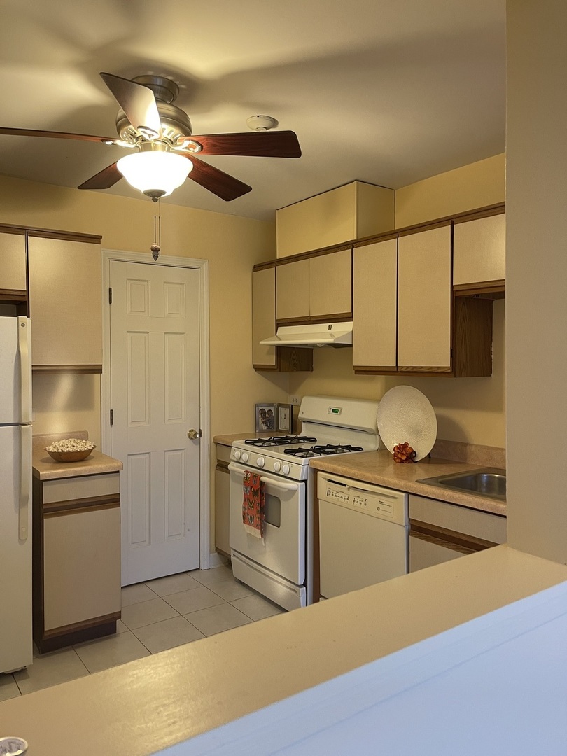 245 Memory Lane, Unit 3 Westmont, IL 60559 - Photo 7 of 28 a kitchen with stainless steel appliances a stove a sink and a refrigerator