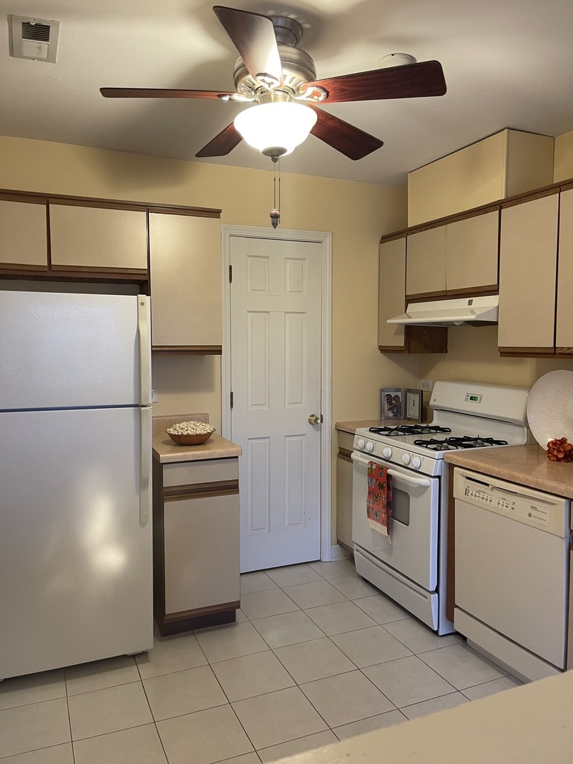 245 Memory Lane, Unit 3 Westmont, IL 60559 - Photo 8 of 28 a kitchen with cabinets and stainless steel appliances