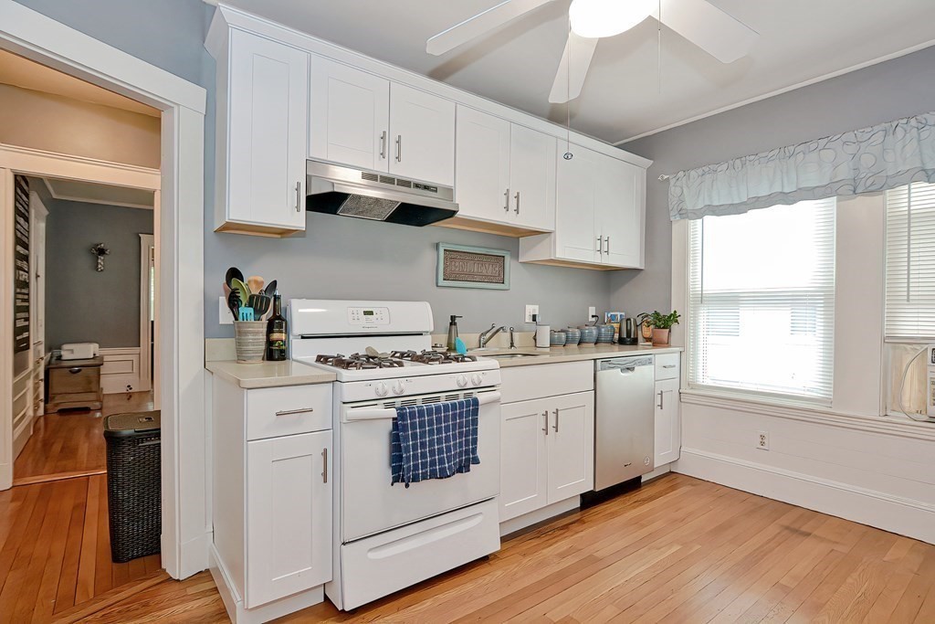 17 Laurel Road Milton, MA 02186 - Photo 9 of 40 Gallery Image 9