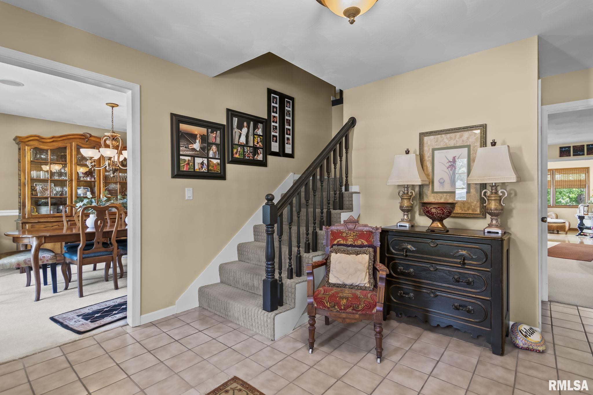 2716 Meadow Pointe Drive Springfield, IL 62702 - Photo 5 of 63
