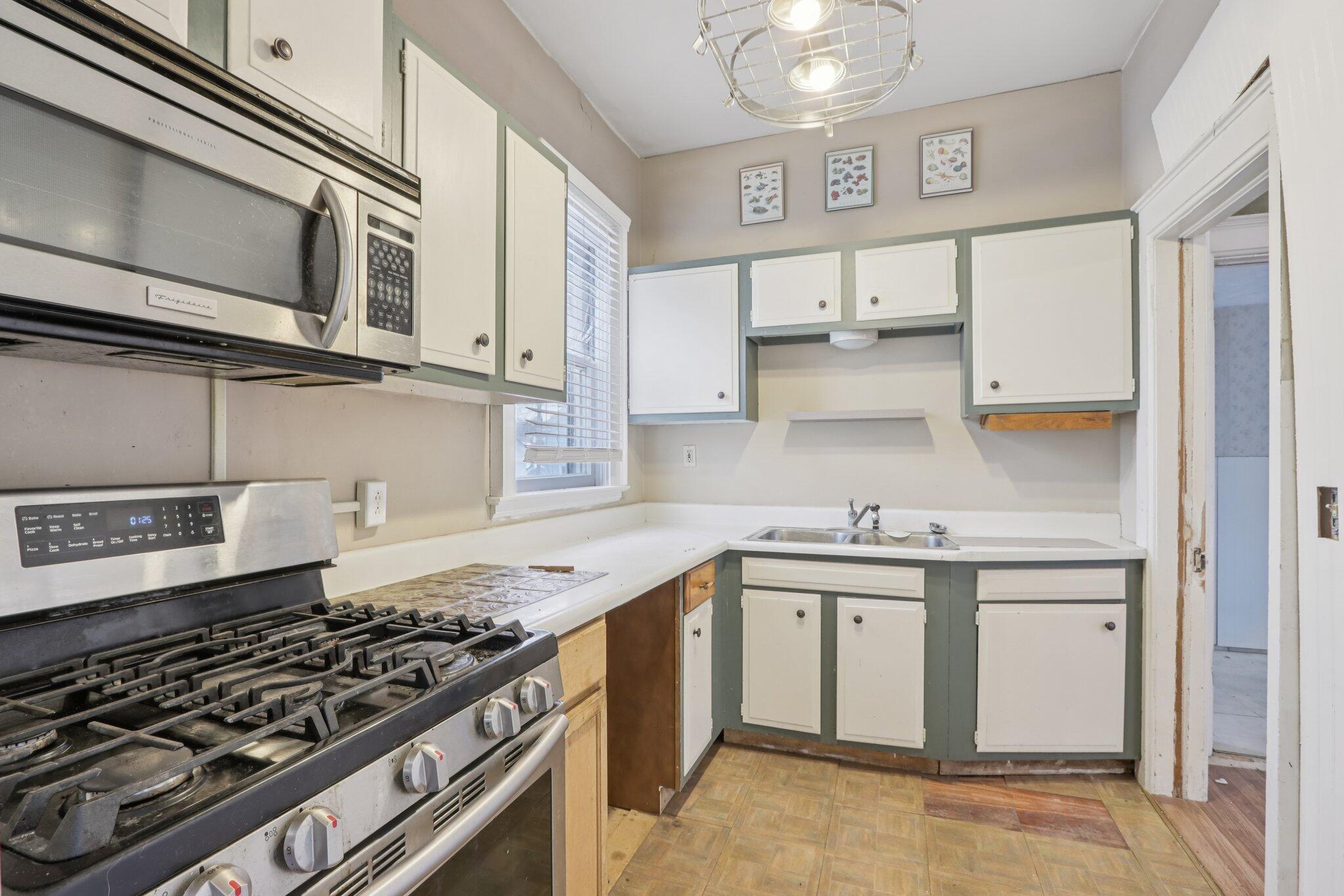 711 East Walworth Avenue Delavan, WI 53115 - Photo 10 of 51 Kitchen