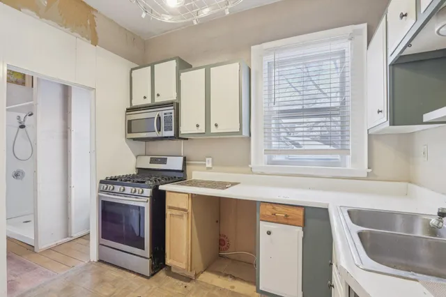 $210,000 | 711 East Walworth Avenue, Delavan, WI 53115