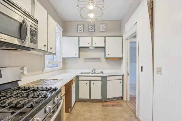 $210,000 | 711 East Walworth Avenue, Delavan, WI 53115