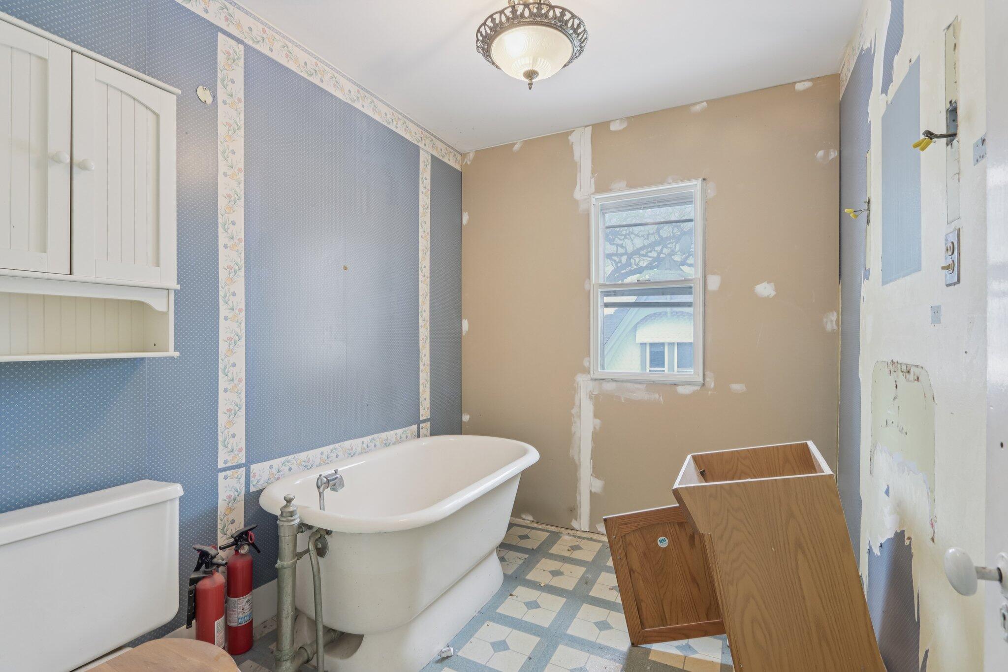 711 East Walworth Avenue Delavan, WI 53115 - Photo 28 of 51 Bathroom