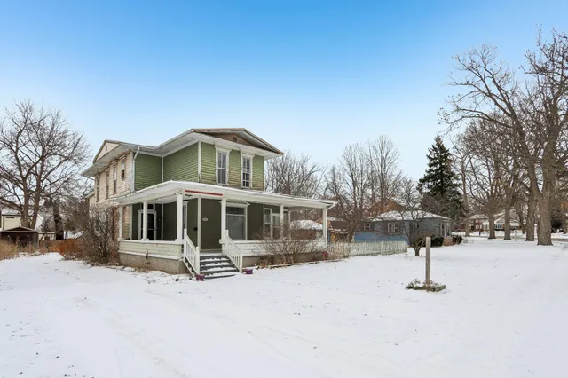 $210,000 | 711 East Walworth Avenue, Delavan, WI 53115