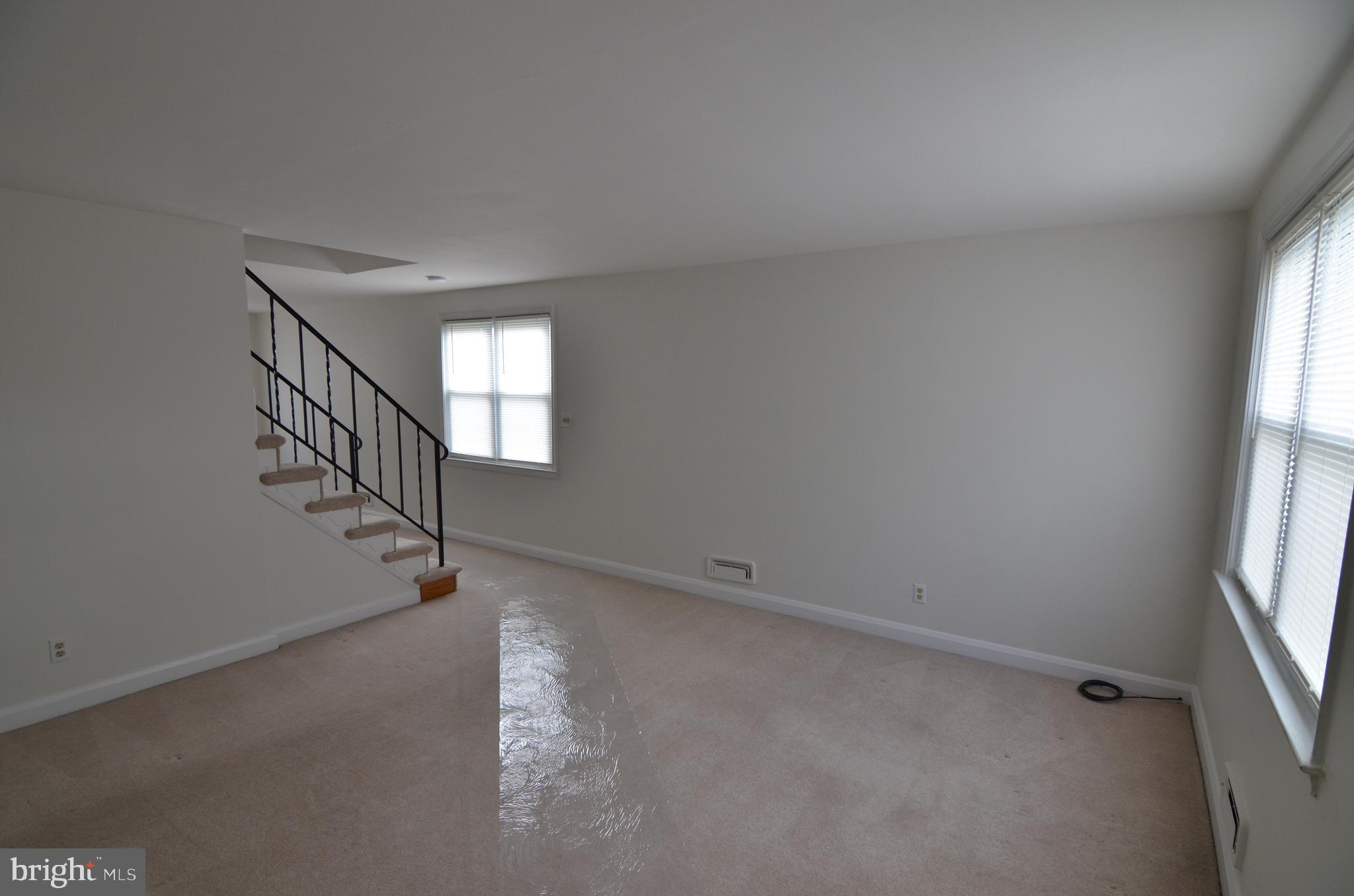 1847 Church Road Dundalk, MD 21222 - Photo 4 of 20 Livingroom