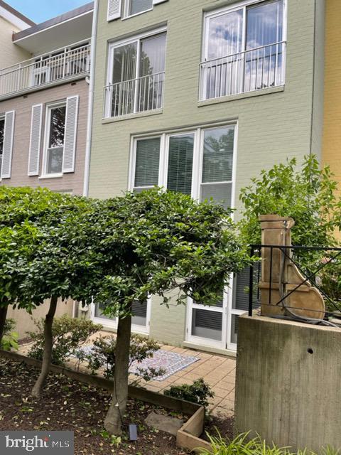 61 G Street Southwest, Unit B Washington, DC 20024 - Photo 38 of 60