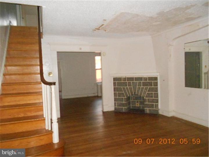 263 Bayard Road Upper Darby, PA 19082 - Photo 4 of 15 Living Room
