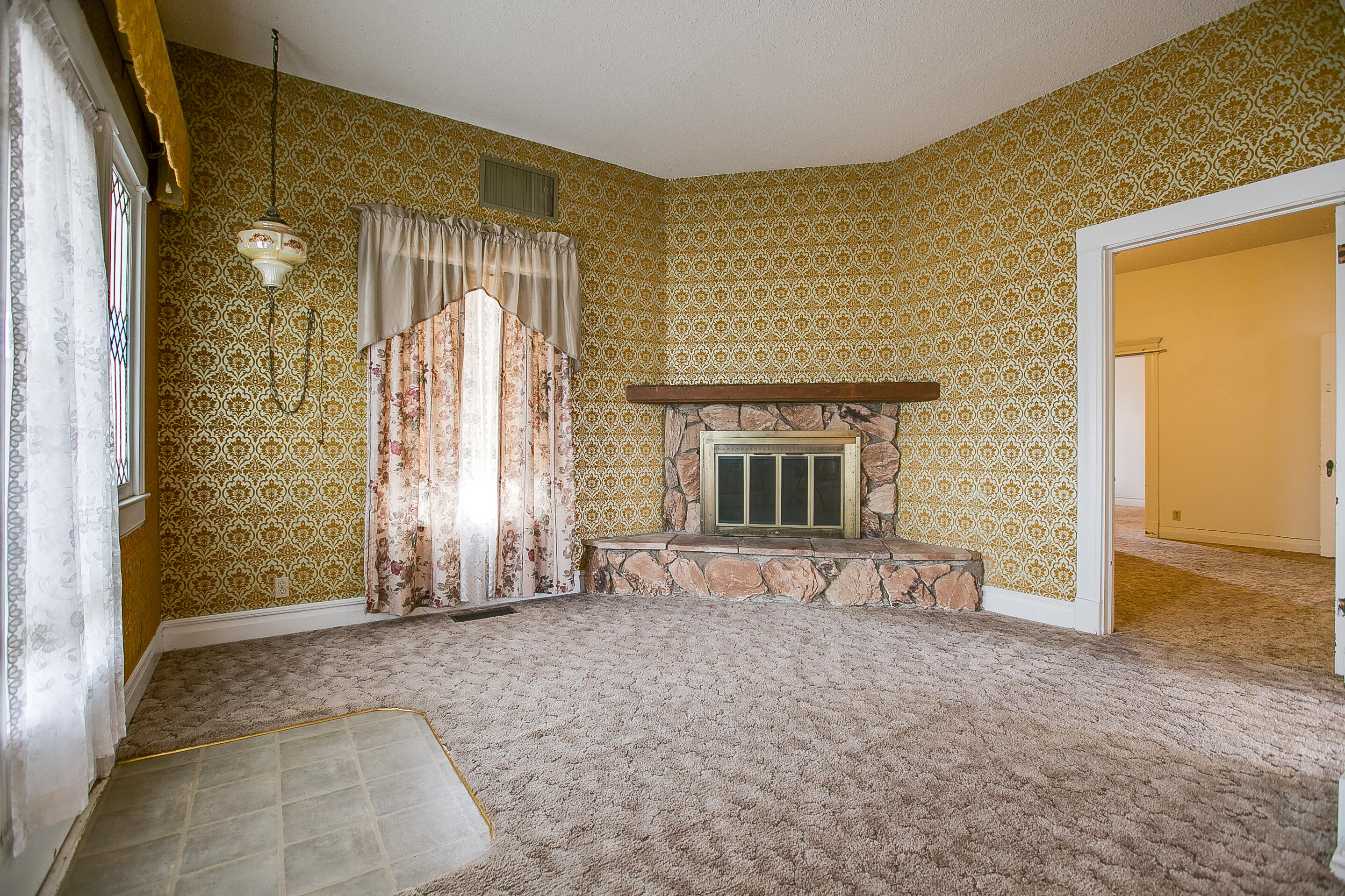 601 North 10th Street Ballinger, TX 76821 - Photo 8 of 29 Living area with fireplace