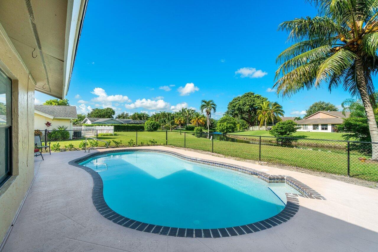 879 Windtree Way Wellington, FL 33414 - Photo 16 of 34 020-879WindtreeWay-Wellington-FL-33414-S