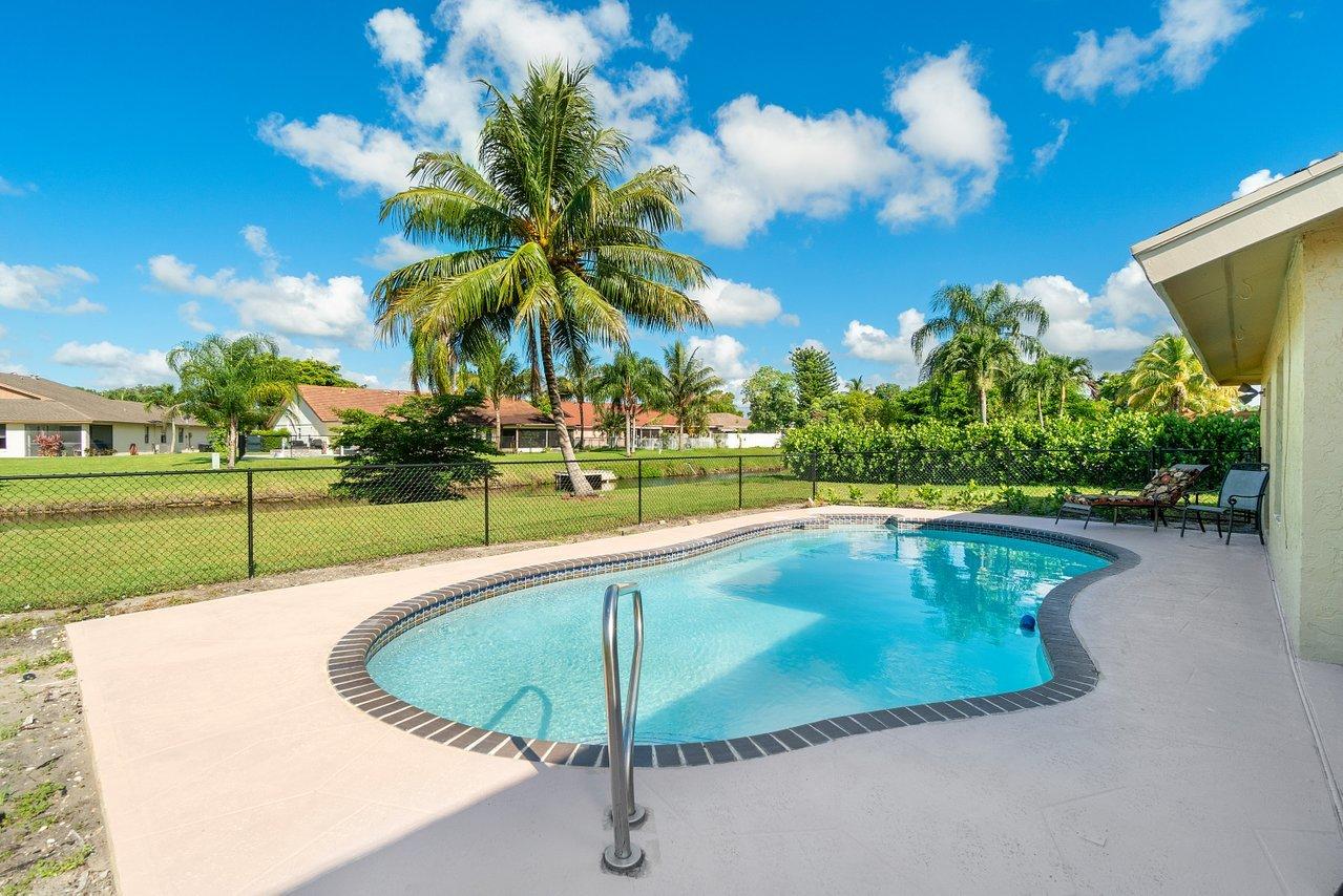 879 Windtree Way Wellington, FL 33414 - Photo 17 of 34 021-879WindtreeWay-Wellington-FL-33414-S