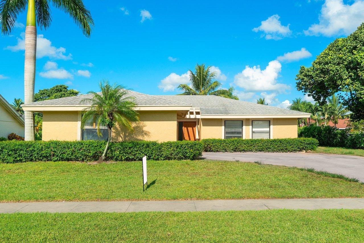 879 Windtree Way Wellington, FL 33414 - Photo 2 of 34 002-879WindtreeWay-Wellington-FL-33414-S