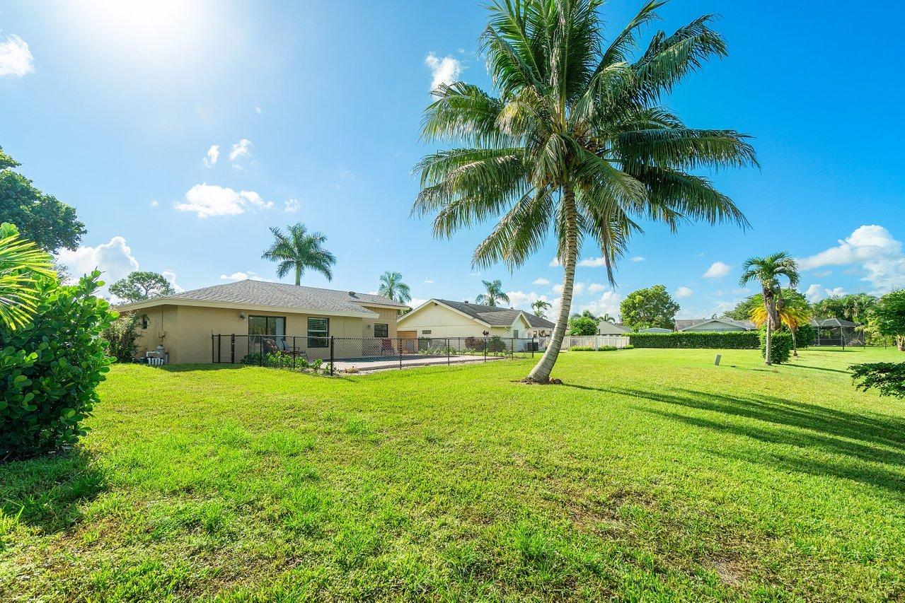879 Windtree Way Wellington, FL 33414 - Photo 21 of 34 025-879WindtreeWay-Wellington-FL-33414-S