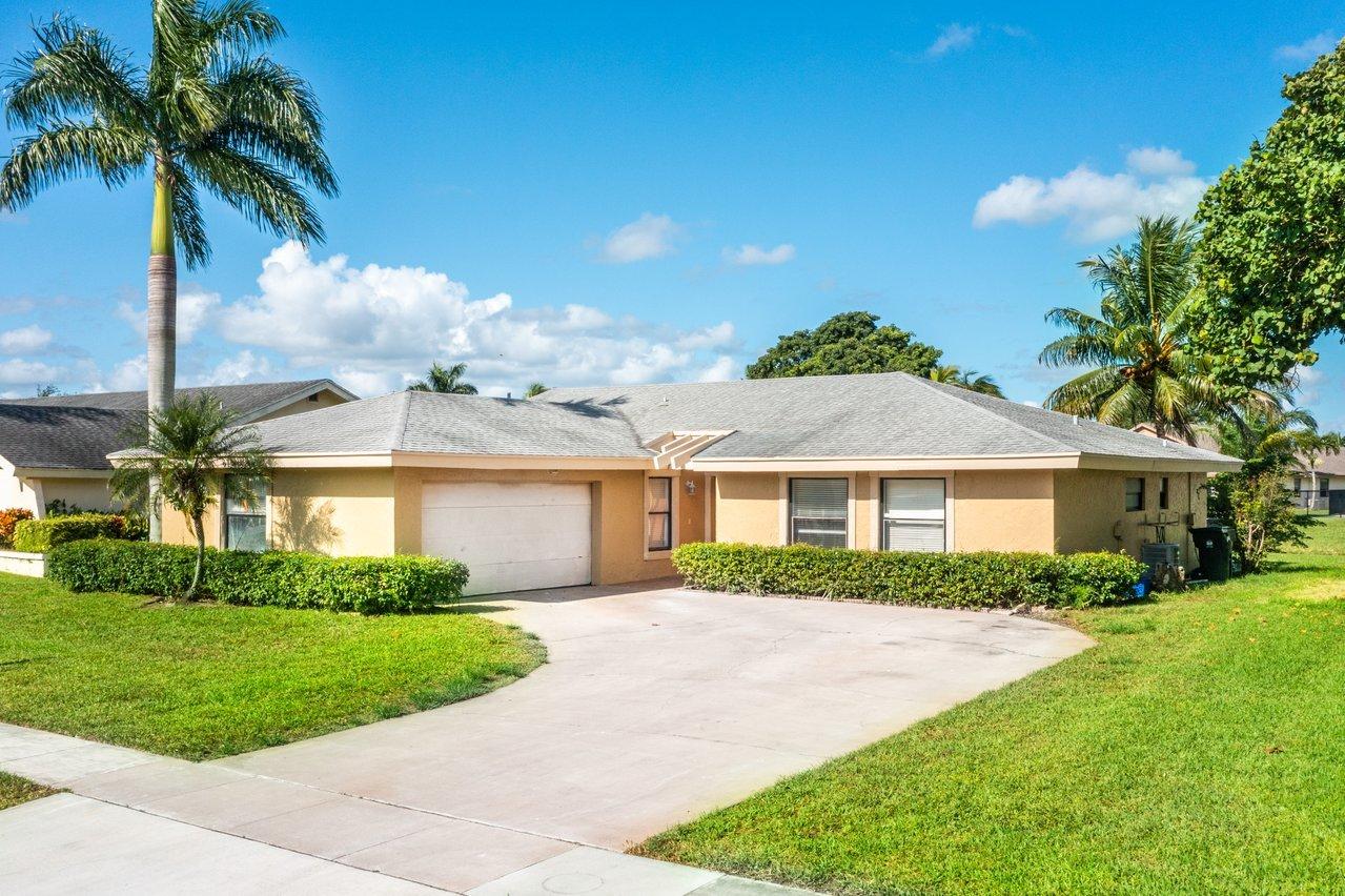 879 Windtree Way Wellington, FL 33414 - Photo 23 of 34 027-879WindtreeWay-Wellington-FL-33414-S