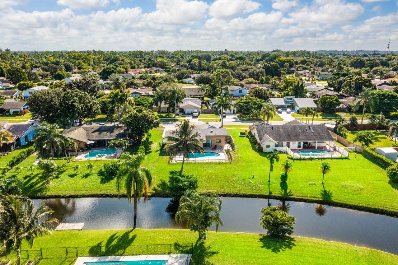 879 Windtree Way Wellington, FL 33414 - Photo 32 of 34 036-879WindtreeWay-Wellington-FL-33414-S