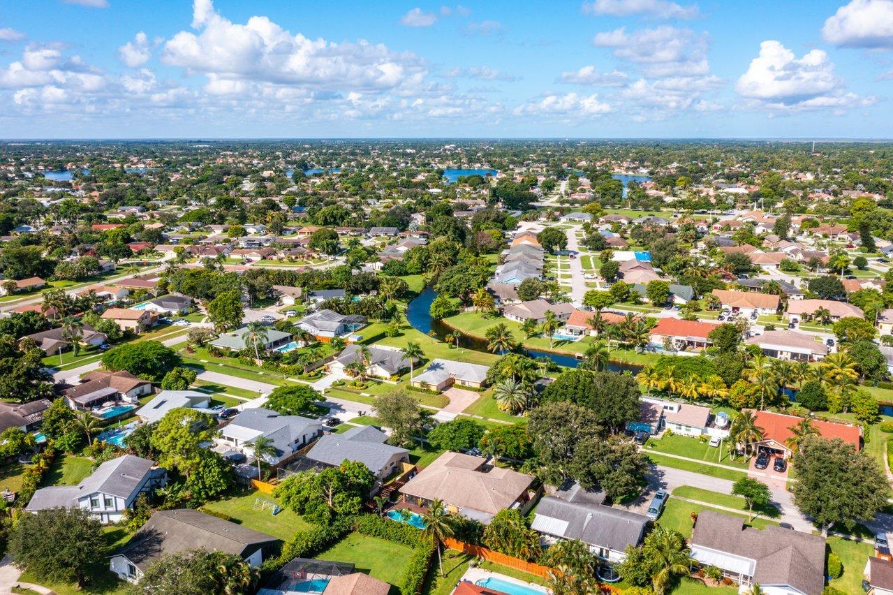 879 Windtree Way Wellington, FL 33414 - Photo 33 of 34 037-879WindtreeWay-Wellington-FL-33414-S