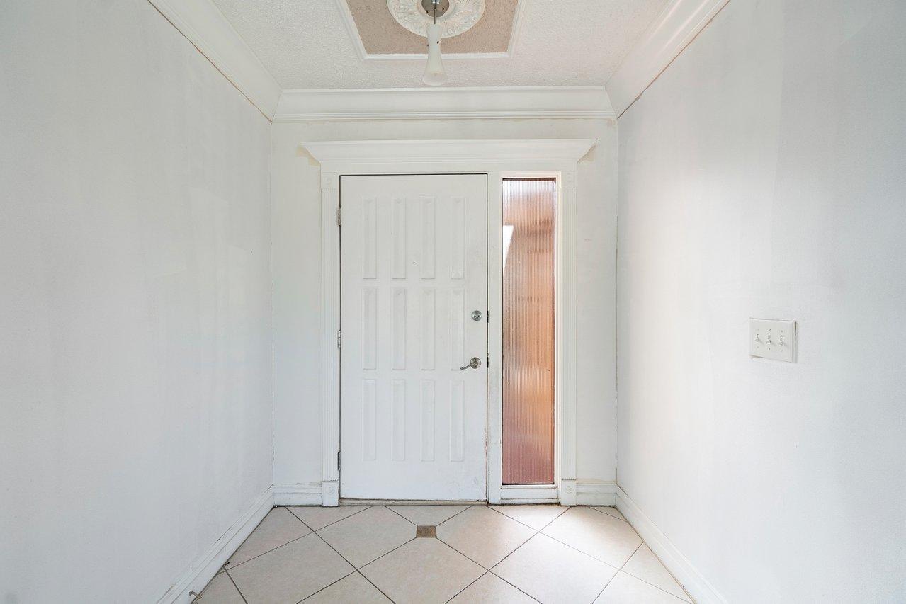 879 Windtree Way Wellington, FL 33414 - Photo 5 of 34 005-879WindtreeWay-Wellington-FL-33414-S