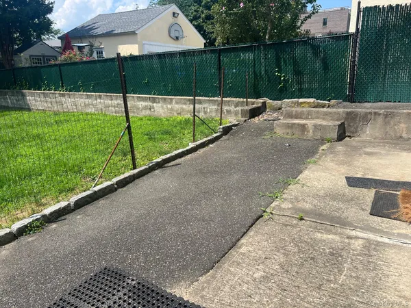 $3,400 | 24 South Eckar Street, Unit 2, Irvington, NY 10533