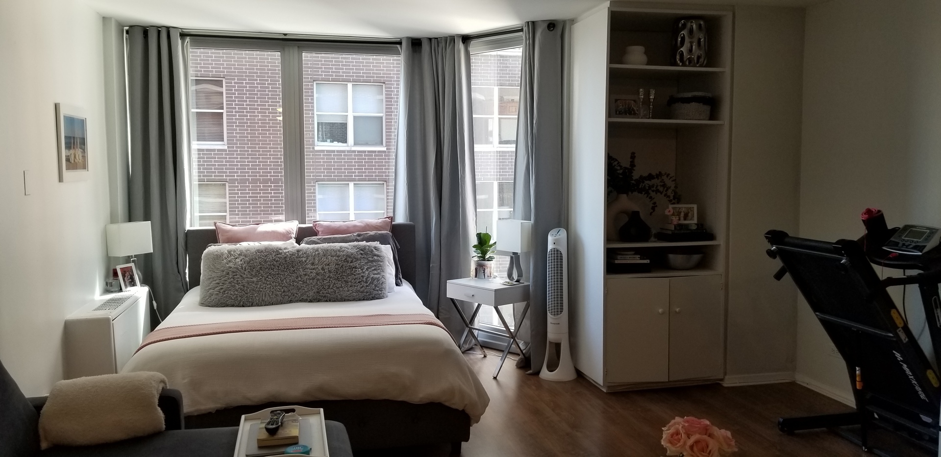 21 West Goethe Street, Unit 7C Chicago, IL 60610 - Photo 3 of 24 a bedroom with a bed and a window