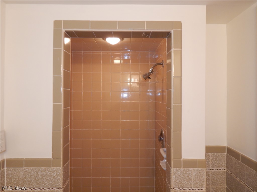 6170 Stanbury Road Parma, OH 44129 - Photo 21 of 27