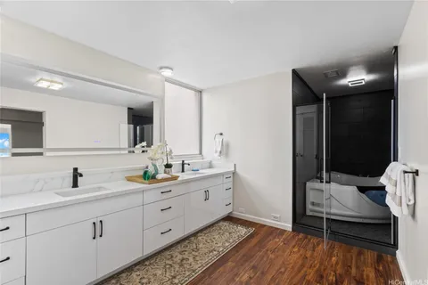 $5,000,000 | 555 University Avenue, Unit PH1, Honolulu, HI 96826
