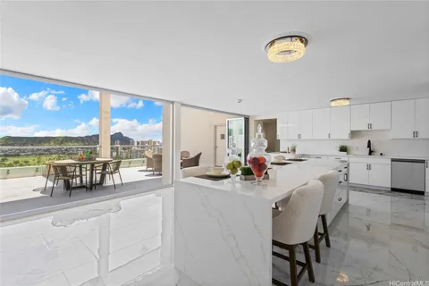 $5,000,000 | 555 University Avenue, Unit PH1, Honolulu, HI 96826