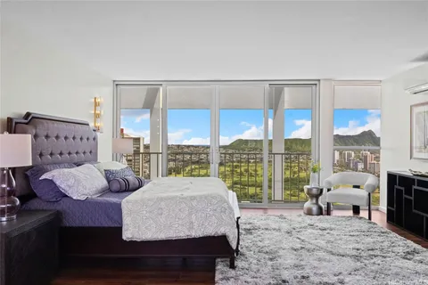 $5,000,000 | 555 University Avenue, Unit PH1, Honolulu, HI 96826