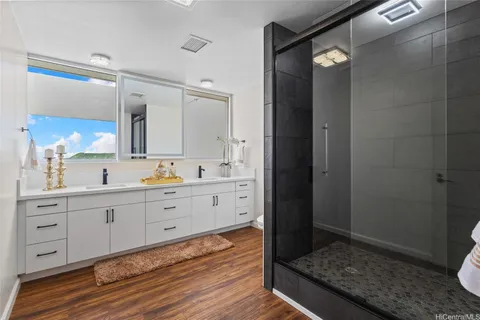 $5,000,000 | 555 University Avenue, Unit PH1, Honolulu, HI 96826