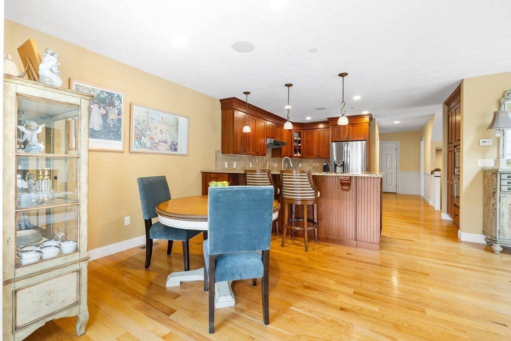 192 Boston Post Road, Unit 8 Sudbury, MA 01776 - Photo 9 of 27 a view of a dining room with furniture