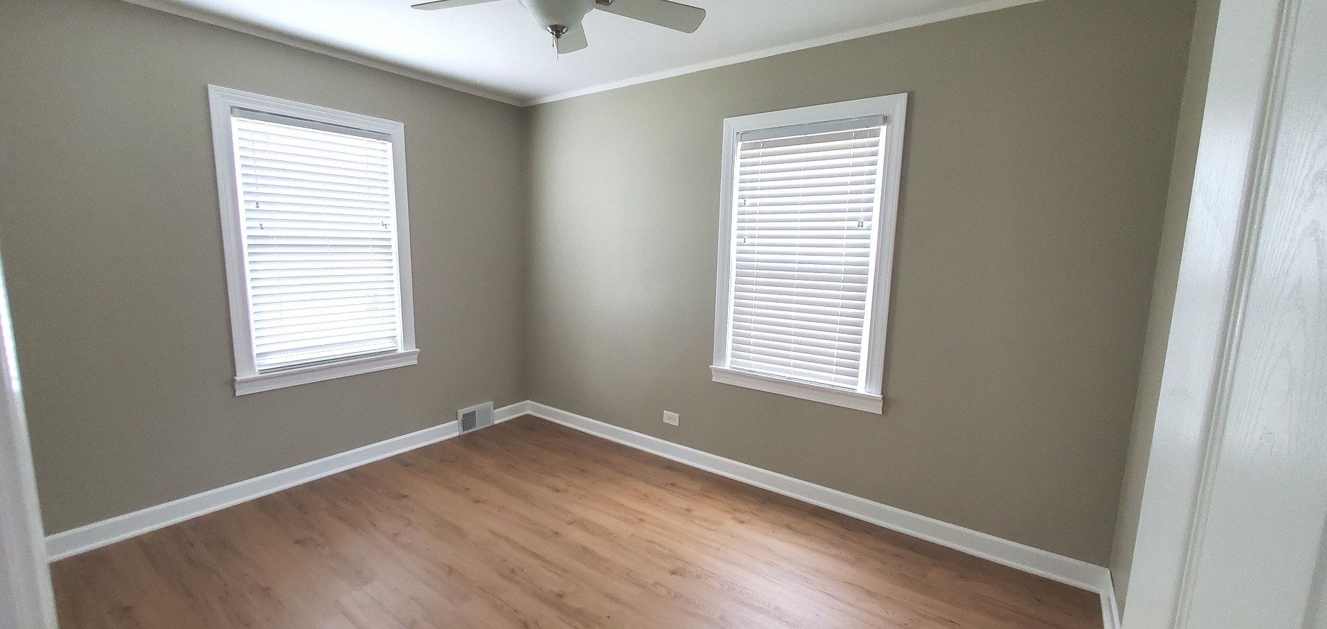 1241 Howard Avenue Berkeley, IL 60163 - Photo 6 of 14 an empty room with a window