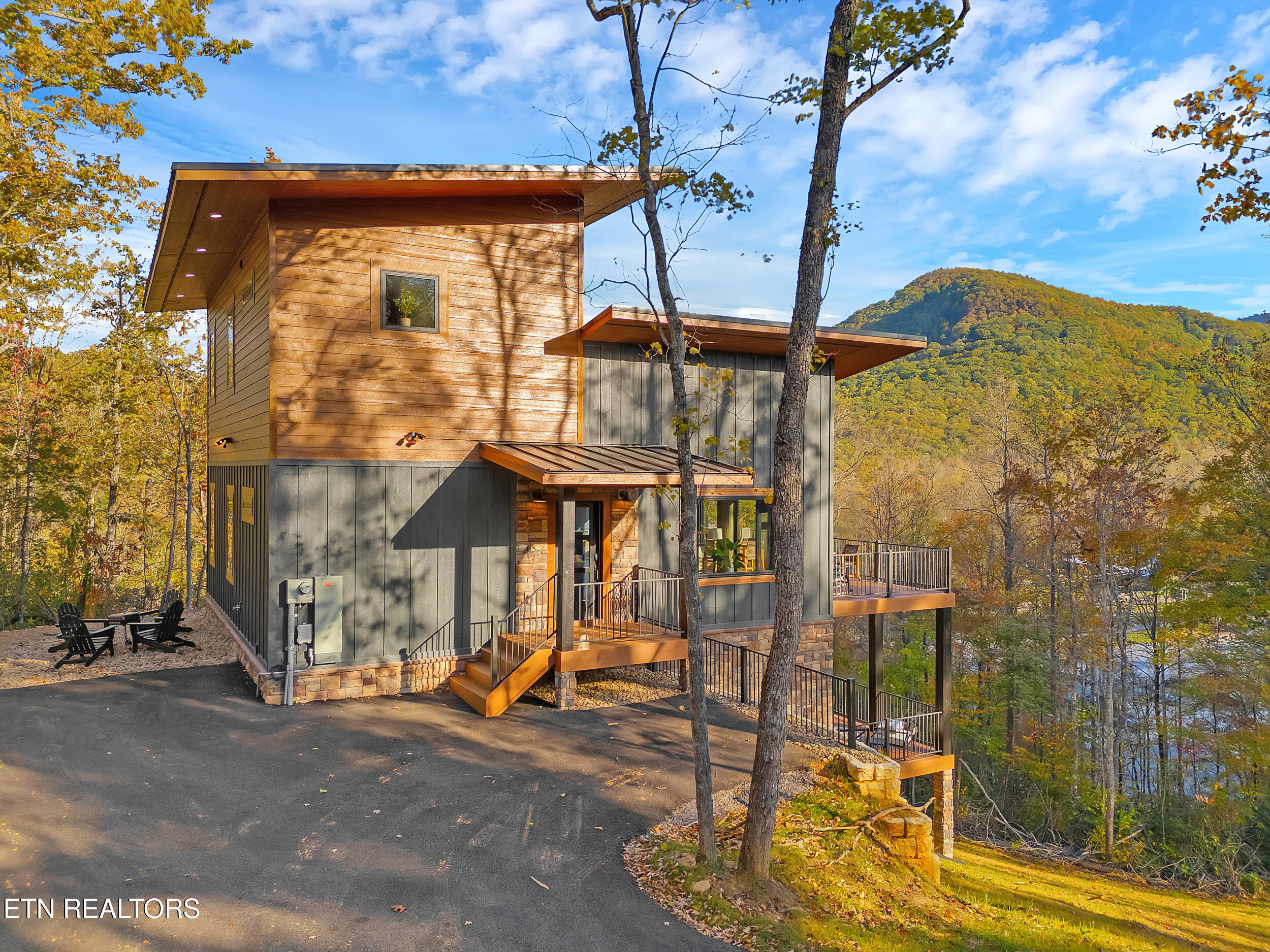 2671 Switchback Way Cosby, TN 37722 - Photo 4 of 25 2_01