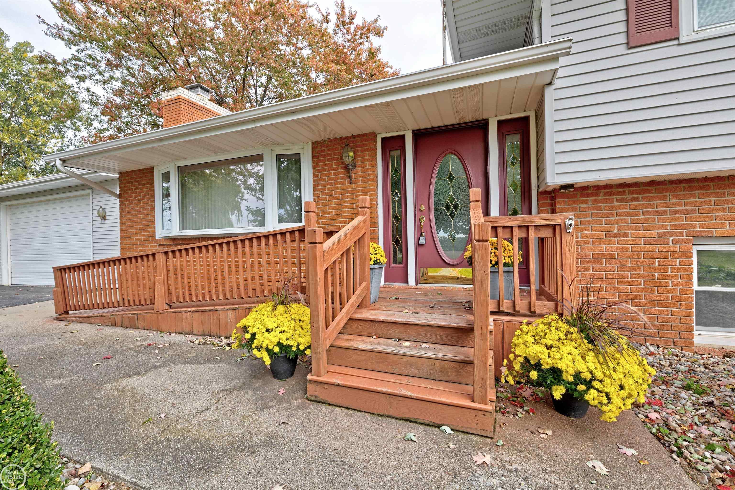 1180 West Curtis Road Saginaw, MI 48601 - Photo 8 of 71 50124551-7.JPG