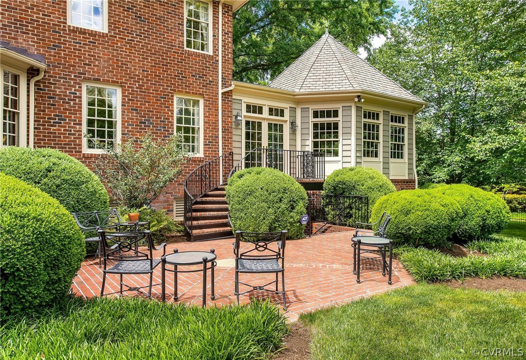 5960 Springfield Road Glen Allen, VA 23060 - Photo 35 of 50 Octagon shaped brick patio and landscaping design