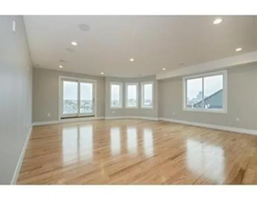 $3,600 | 339 West Broadway, Unit 4, Boston, MA 02127