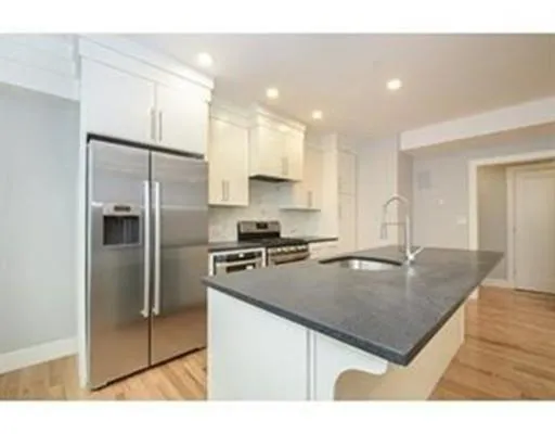 $3,600 | 339 West Broadway, Unit 4, Boston, MA 02127