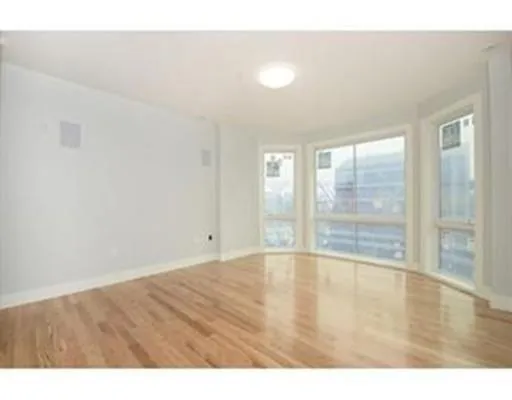 $3,600 | 339 West Broadway, Unit 4, Boston, MA 02127