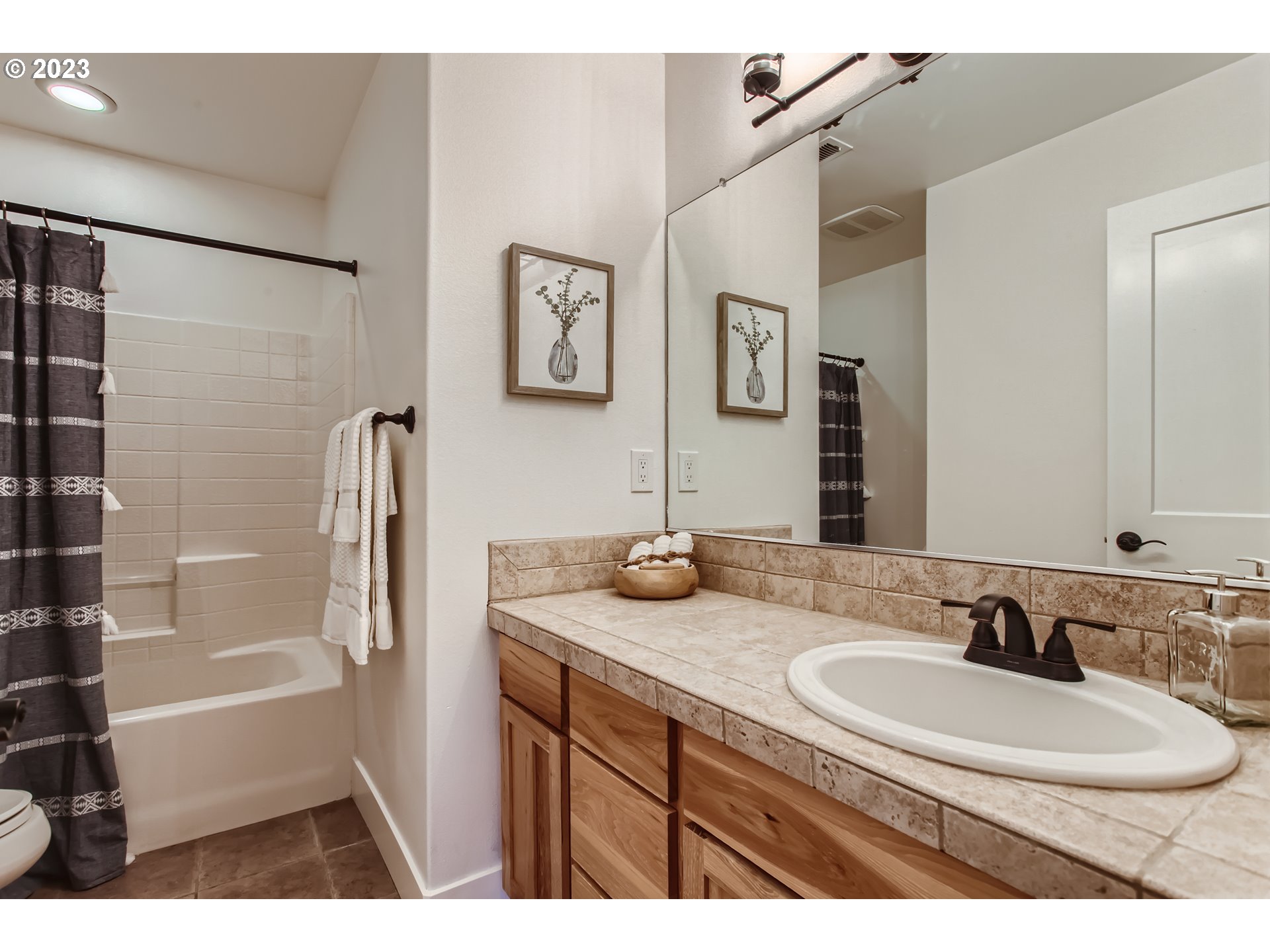 5610 Northwest 280th Street Ridgefield, WA 98642 - Photo 25 of 44 Bathroom