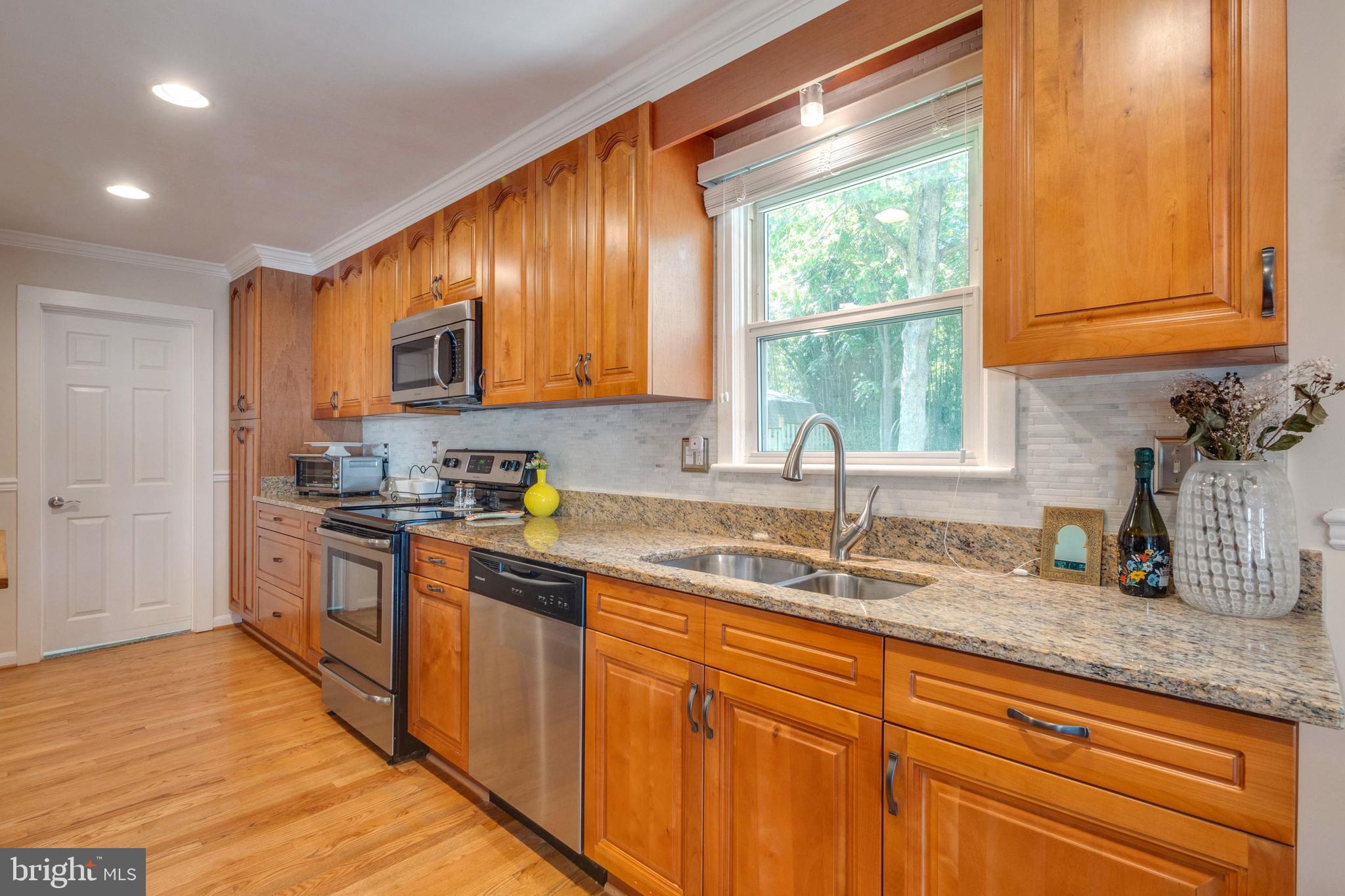 107 Calvert Road Rockville, MD 20850 - Photo 11 of 40 WOW - That is a Nice Kitchen