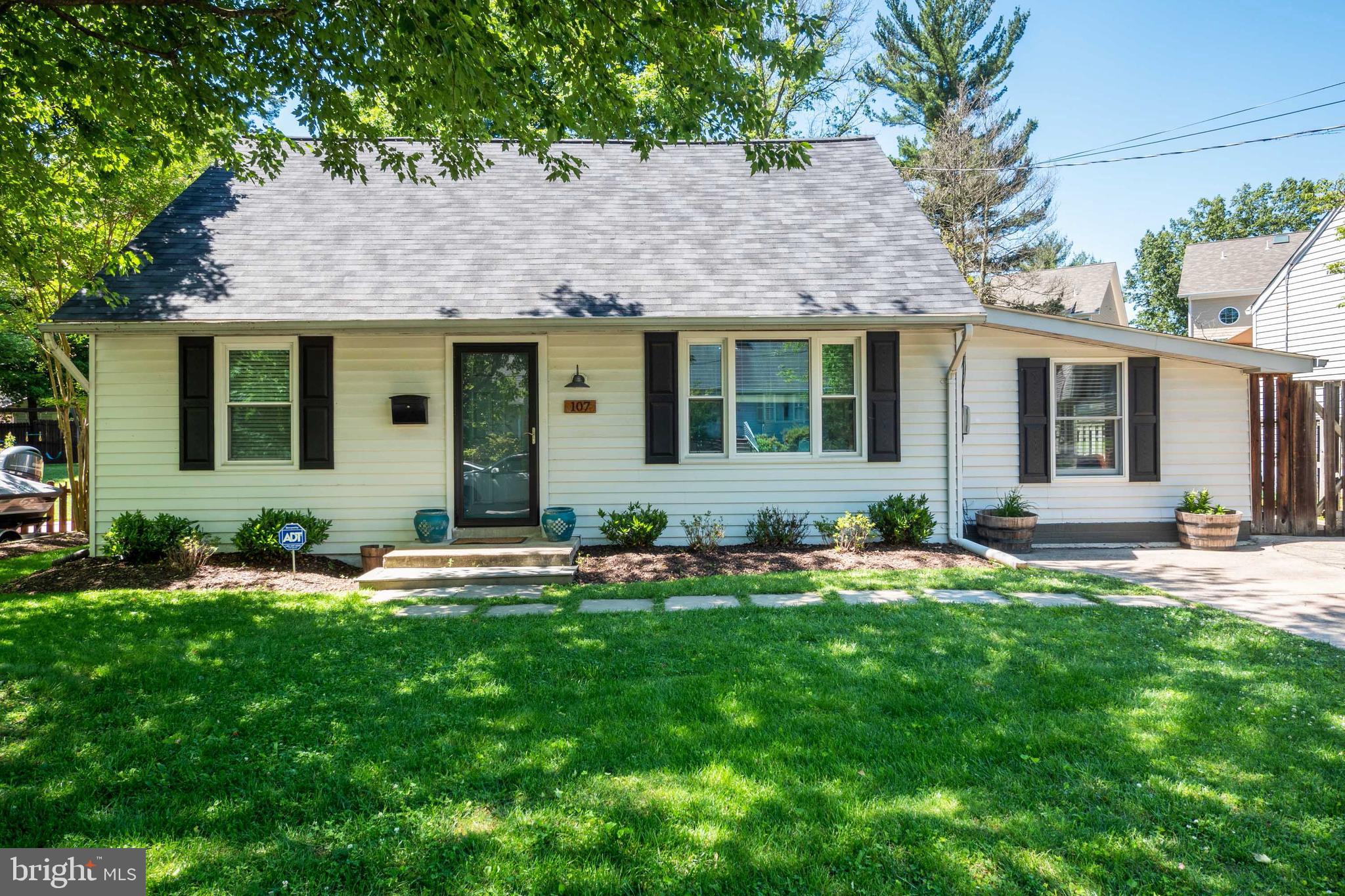 107 Calvert Road Rockville, MD 20850 - Photo 4 of 40 Gallery Image 4