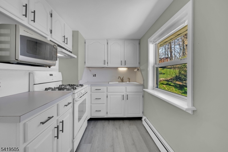 28 Oriole Drive Oak Ridge, NJ 07438 - Photo 13 of 33