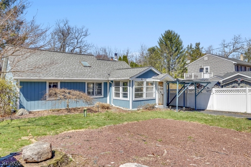 28 Oriole Drive Oak Ridge, NJ 07438 - Photo 2 of 33