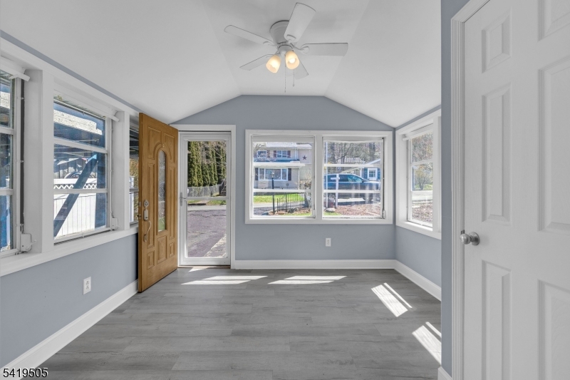 28 Oriole Drive Oak Ridge, NJ 07438 - Photo 5 of 33